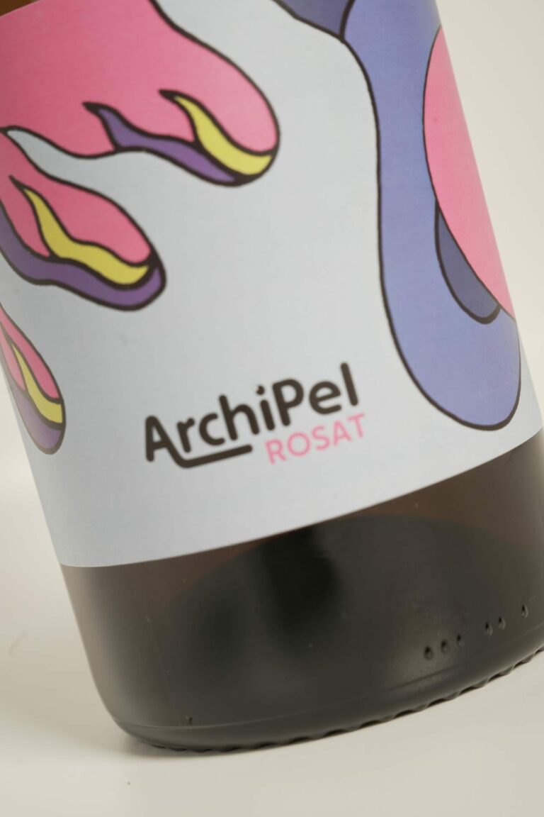 Bouteilles de kombucha Archipel mises en scène