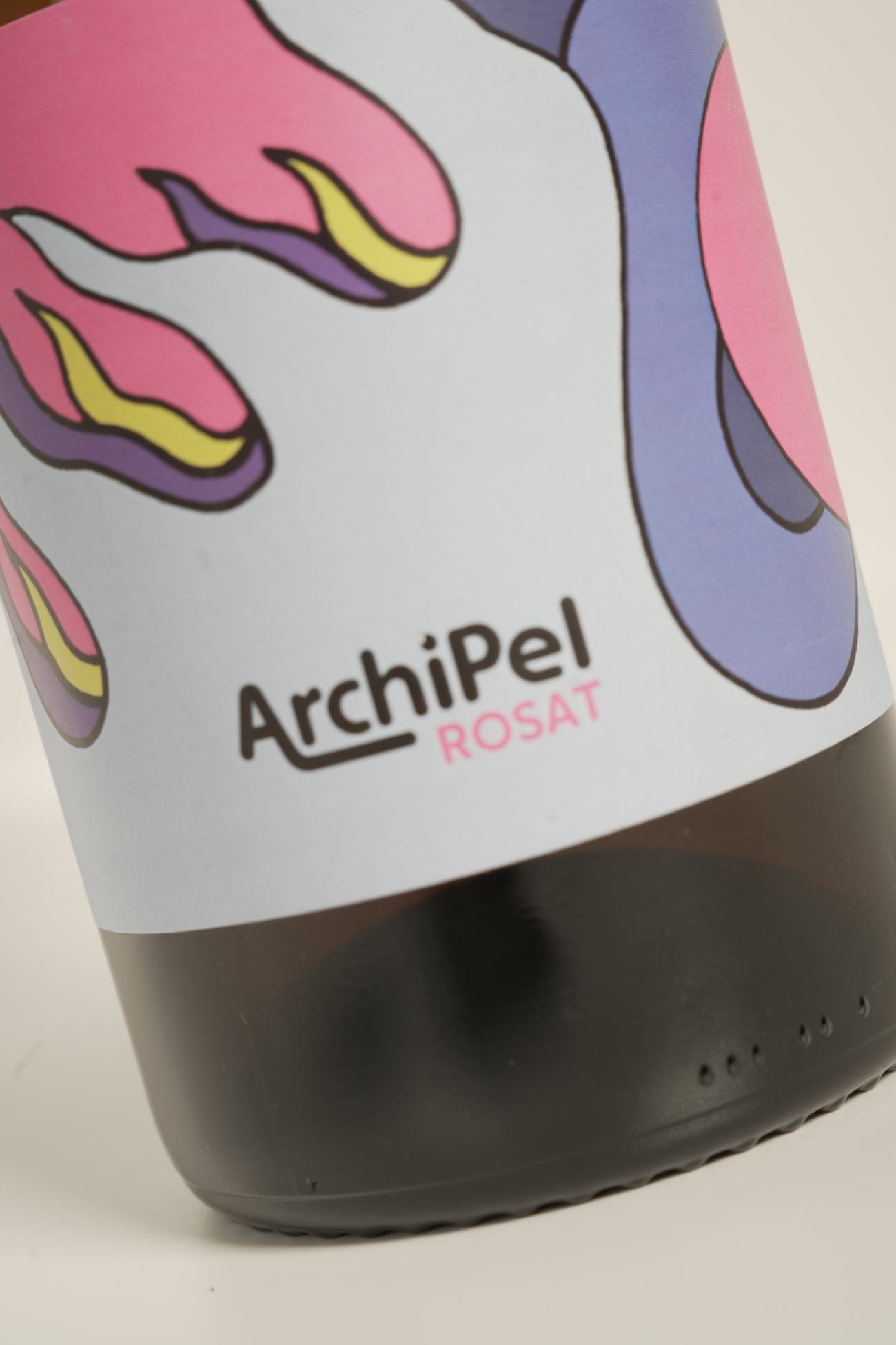 Bouteilles de kombucha Archipel mises en scène