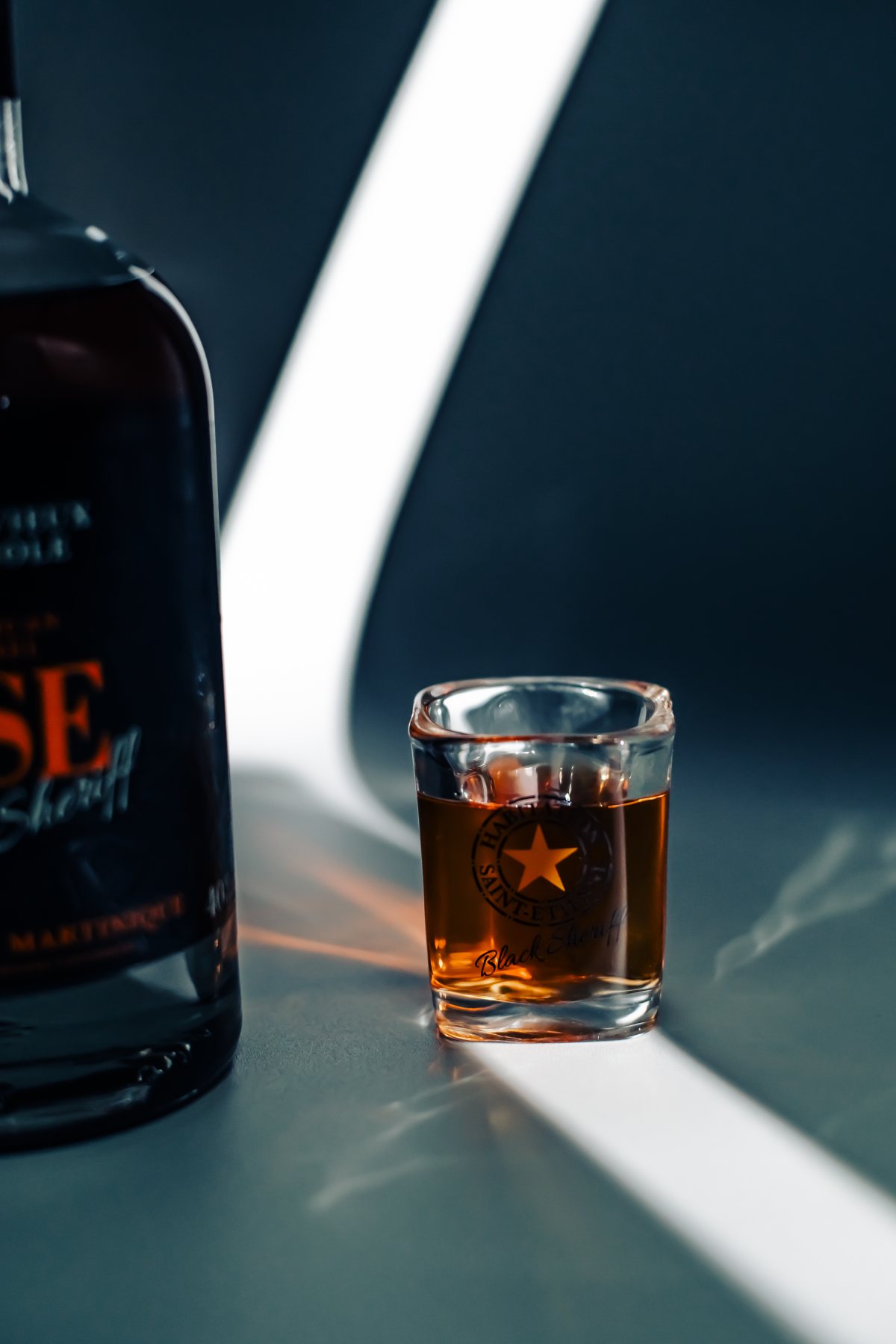 Verre en lumière rasante