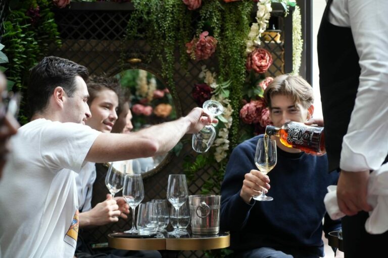 Trinquer avec les cocktails HSE à la Maison Revka