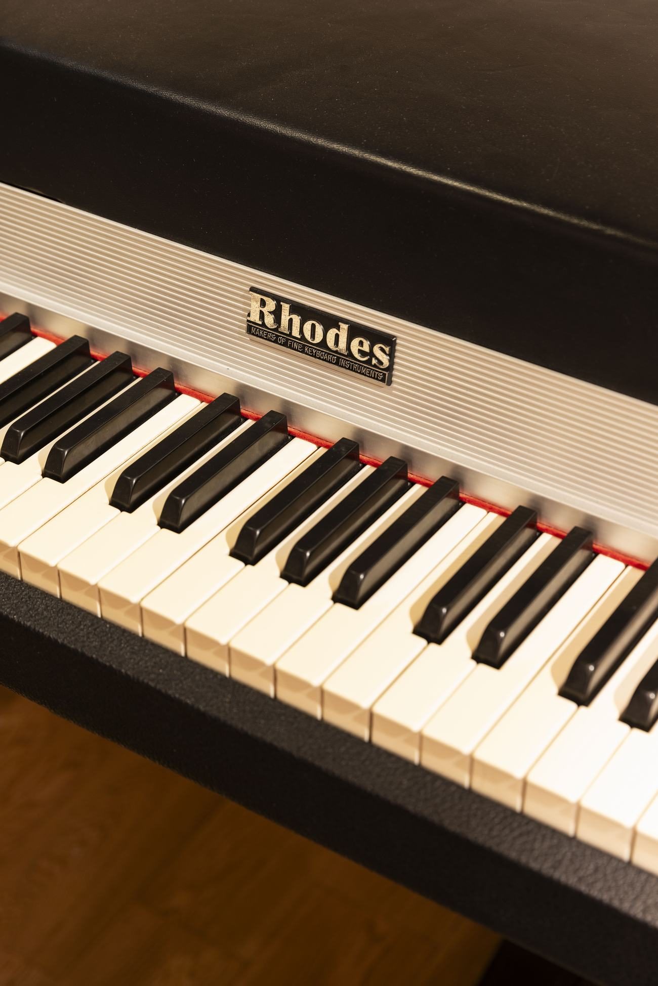 Piano Rhodes dans un studio Red House Acoustics