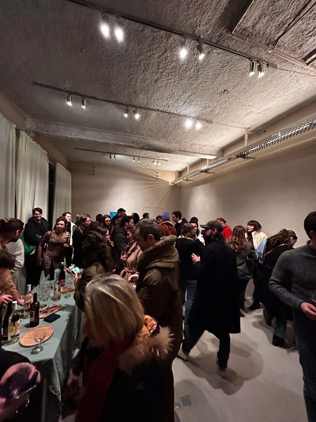 Soirée de lancement du podcast We Artisans dans une galerie du Marais