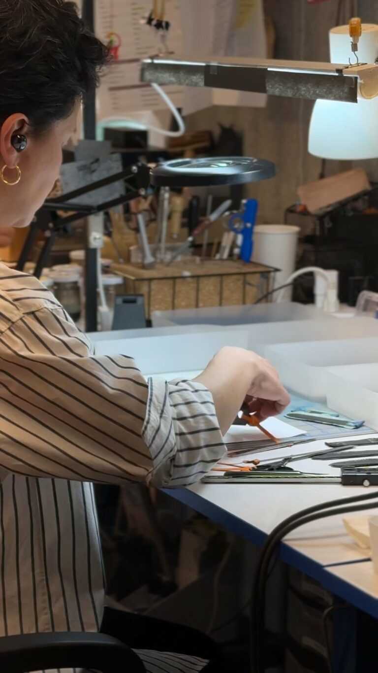 Atelier Jean Rousseau, à l'établi