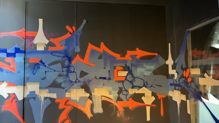 Fresque bleu et orange